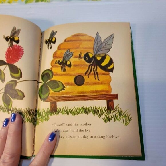 Vintage 1974 Over in the Meadow by Wonder Books - Picture 6 of 10